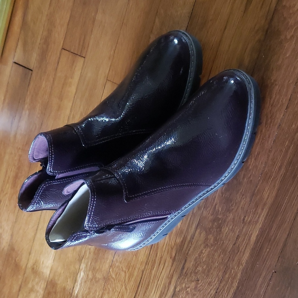 Clarks Airabell Zip Ankle Boots in Burgundy Size 10 NEW